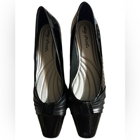 Easy Street NWOT The Waive size 9 black patent shoe with ruched bow detail. - Picture 2 of 7